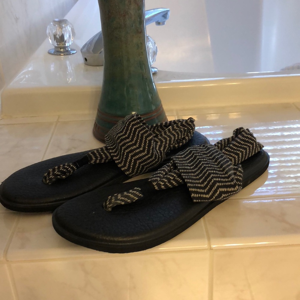 Sanuk Black Yoga Sling Sandals
